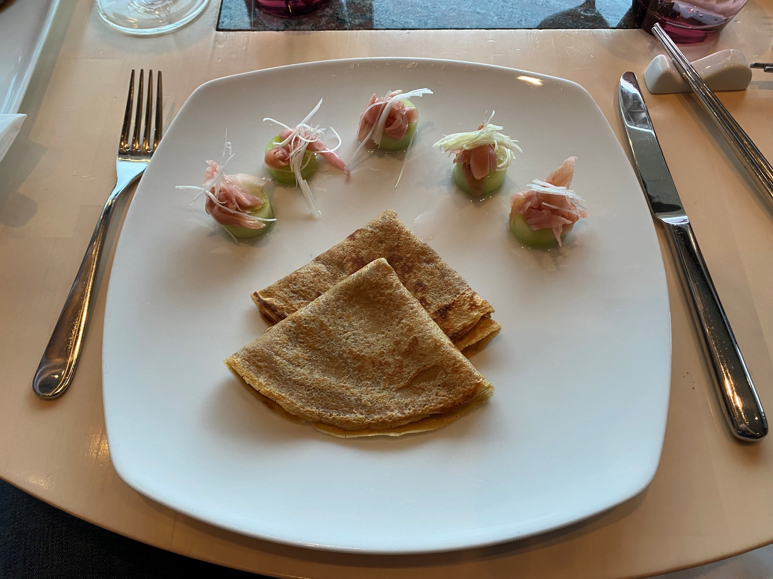 Hanami RUAN GAM Menü - Hanami Ente 2 (Gewürz-Pfannkuchen,  eingelegter Gurke, Ingwer, Frühlingslauch)