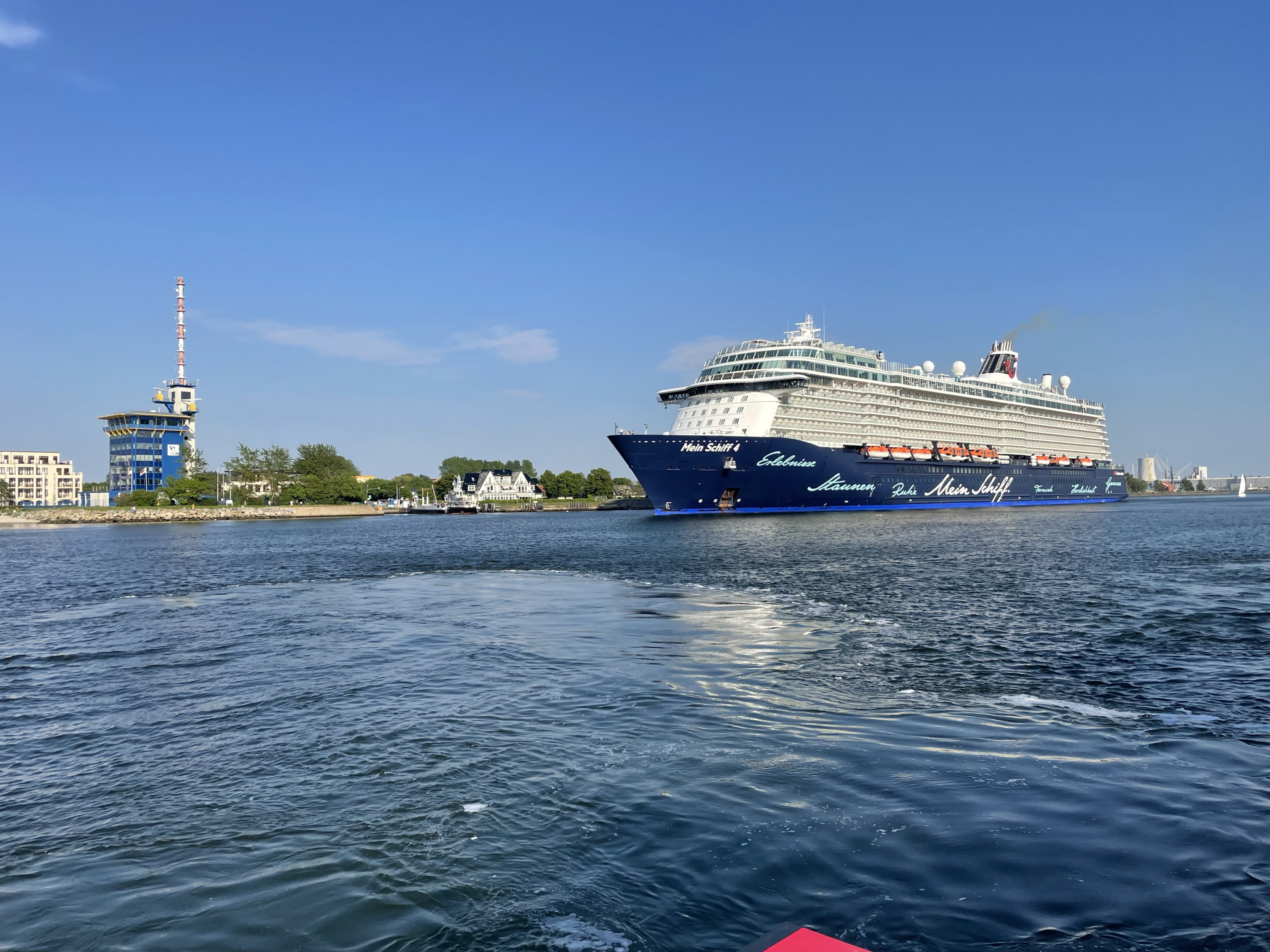 Mein Schiff 4 auslaufen aus Warnemünde am4.6.21