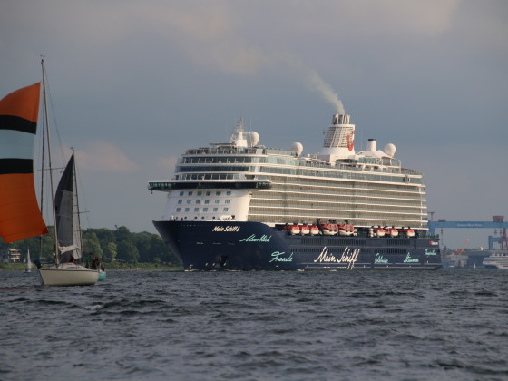 Auslaufen der Mein Schiff 6 aus dem Kieler Hafen am 11.06.2021