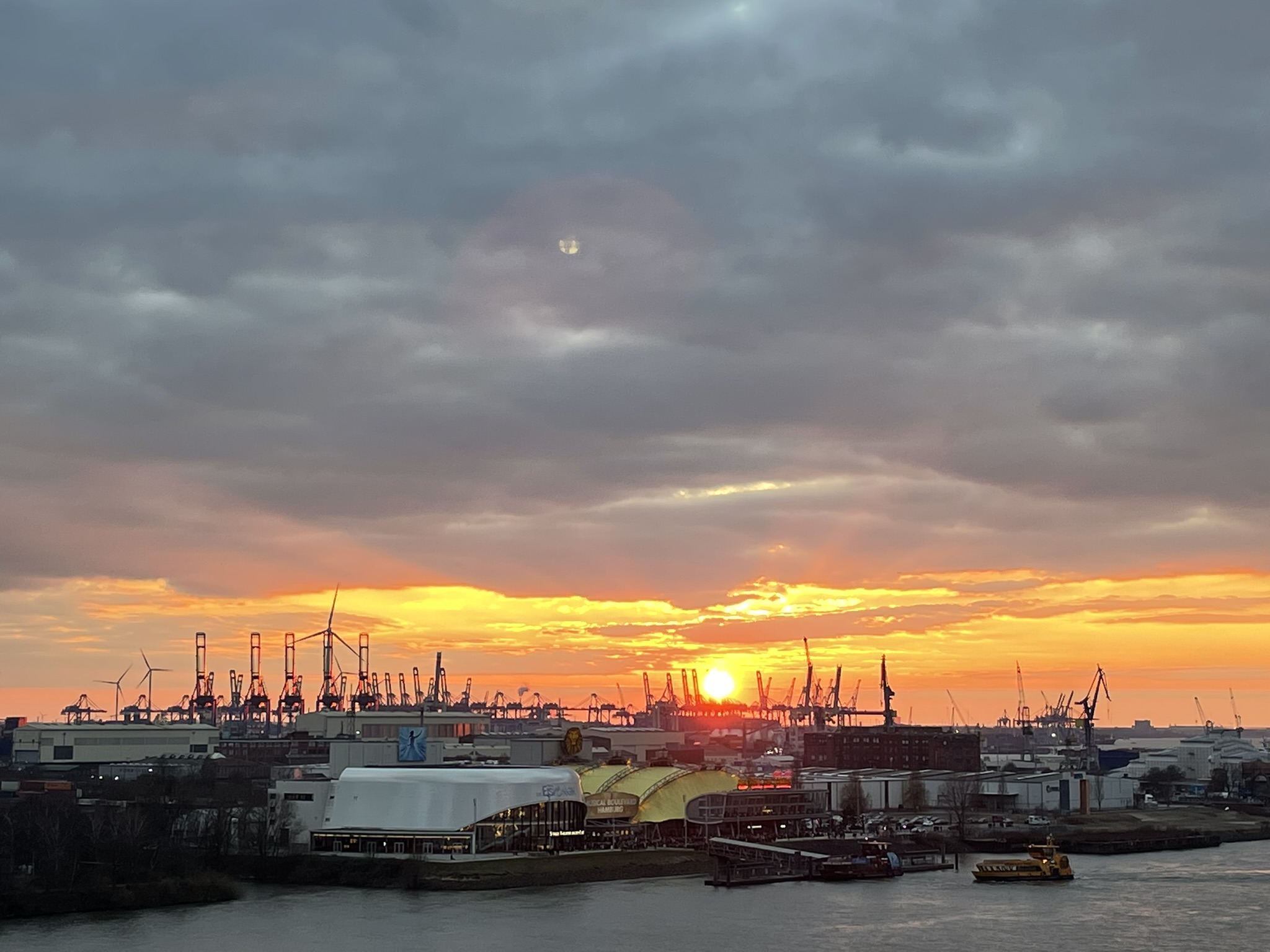 Gerade noch rechtzeitig zum Sonnenuntergang "oben"