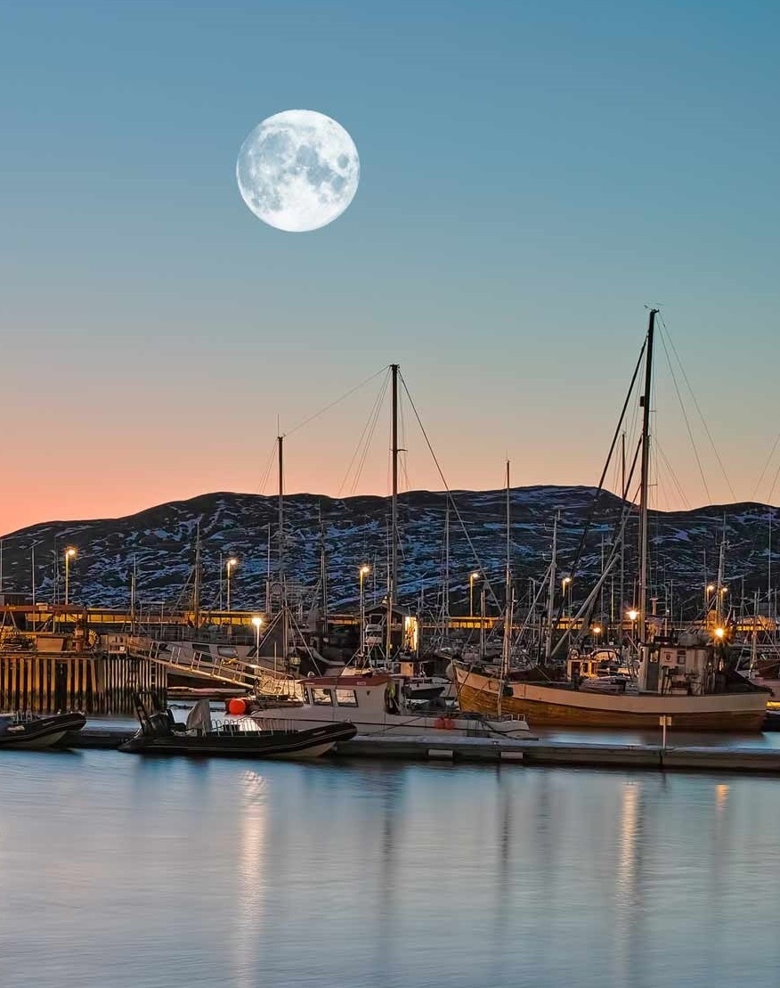 Norwegen: vom Mond bewacht