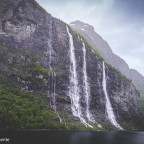 Der Sieben-Schwestern-Wasserfall im Geirangerfjord